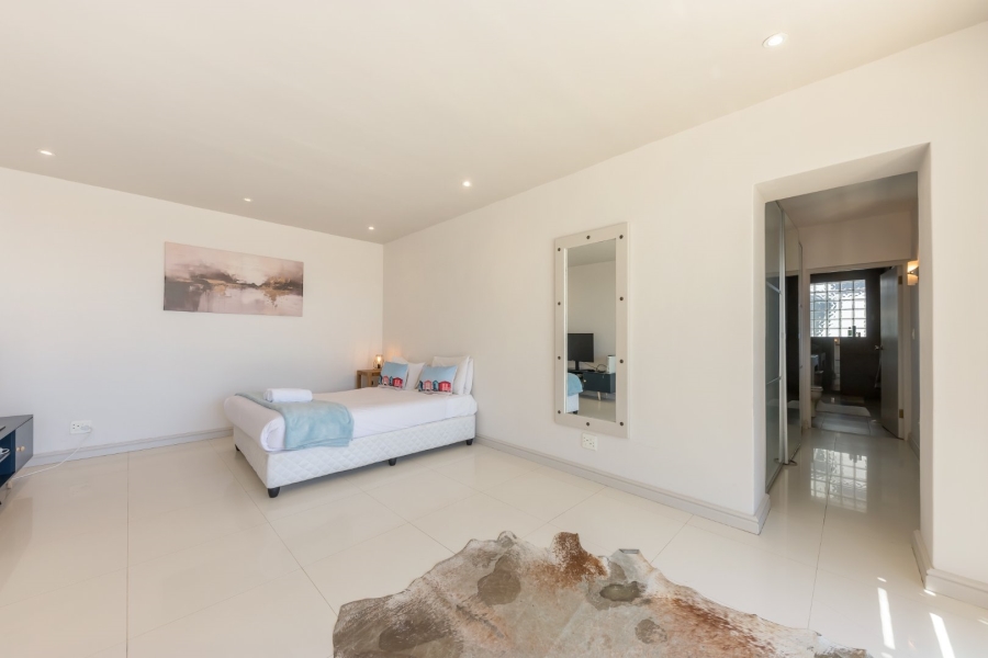 4 Bedroom Property for Sale in Green Point Western Cape
